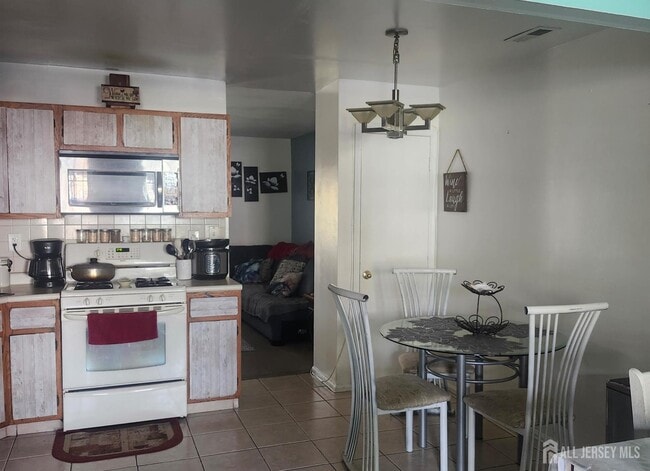 Building Photo - 295 Constitution Cir