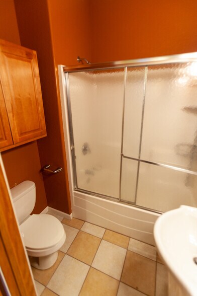 Building Photo - 711 E 2nd St