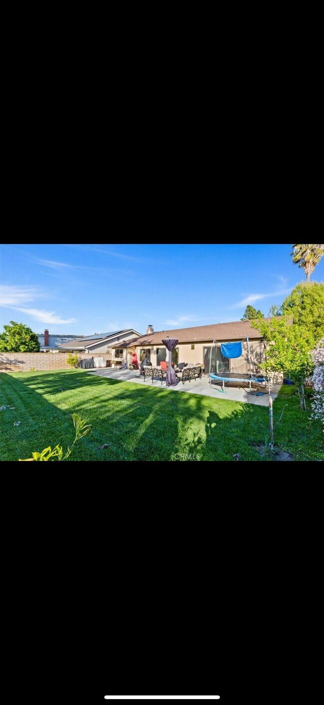 Building Photo - 24911 Via Santa Cruz