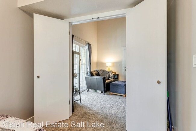 Building Photo - 1190 Waterside Cove