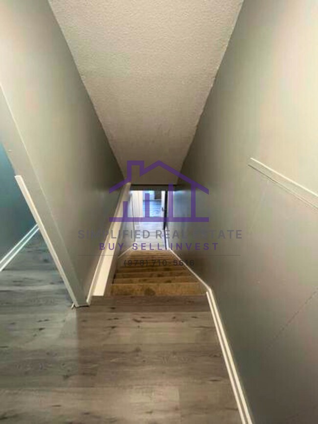 Building Photo - 418 River St