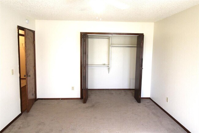 Building Photo - 316 Falcon Ct