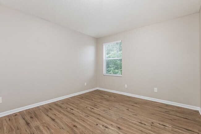 Building Photo - 914 Lake Shore Ranch Dr