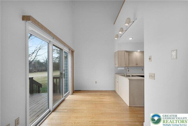 Building Photo - 5721 Crawford Dr