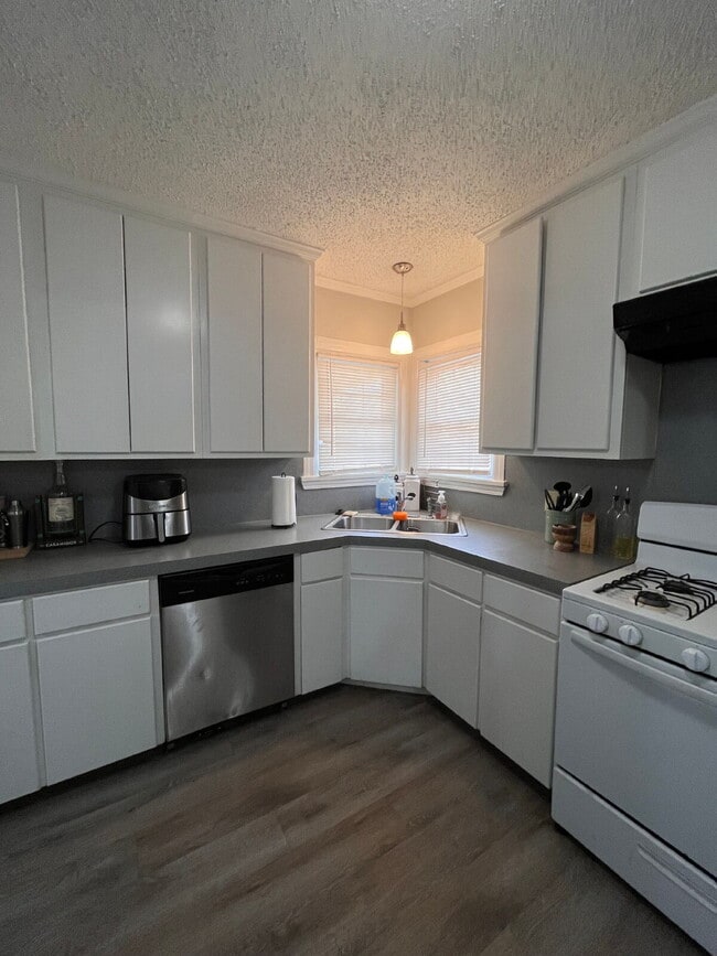 Building Photo - Pre-Leasing for Summer/Fall 2026 - Close to TTU & Covenant Hospital