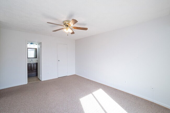 Building Photo - 6145 Edsall Rd