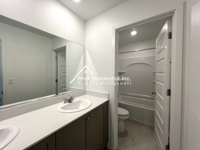 Building Photo - Brand New 4bd/2.5a Elk Grove Home-Must See!