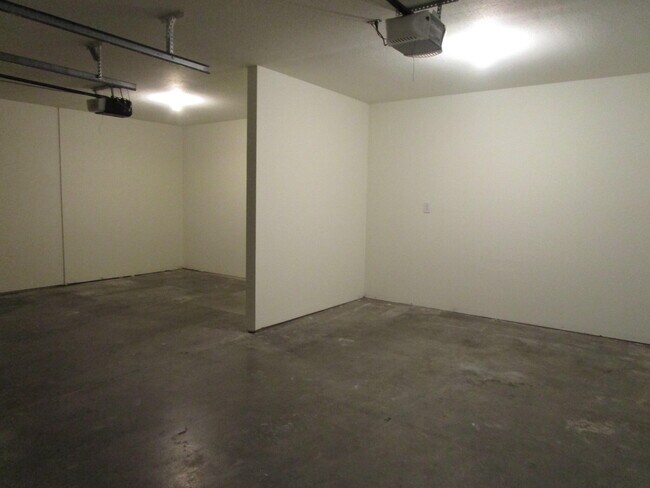 Building Photo - 5013 Roscoe Rdg