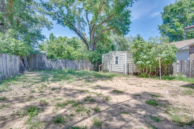 Building Photo - Central Pensacola 2BR Home with Fenced Yard, Updated Interior & Immediate Availability