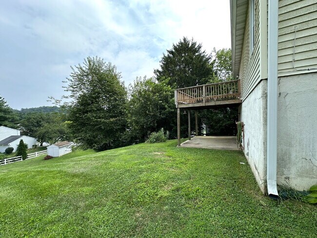 Building Photo - Single Family Home in Wakefield Valley