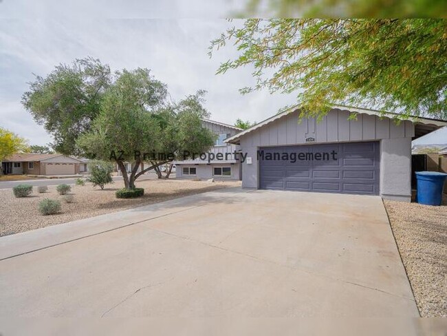 Primary Photo - 1104 E Bell De Mar Dr