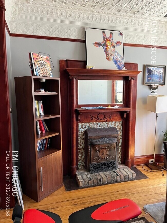 Building Photo - 1230 W Roscoe St