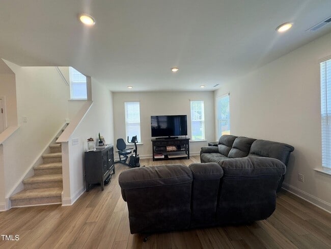 Building Photo - 47 Flowing River Rd