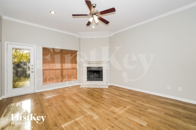 Building Photo - 146 Springtree St