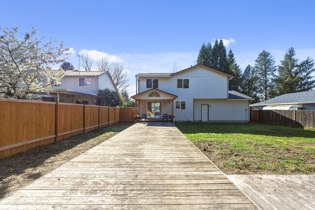 Building Photo - Move in Ready now! 3 bed 2.5ba - Olympia School District