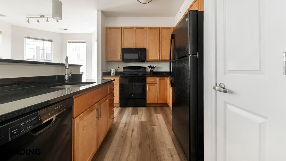 Building Photo - 909 Mansion Dr