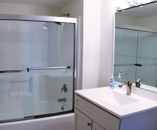 Building Photo - $2,100 | 2 Bedroom, 2 Bathroom Semi-Furnis...
