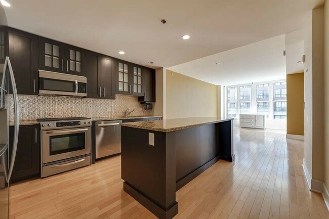 Building Photo - 1125 Maxwell Ln