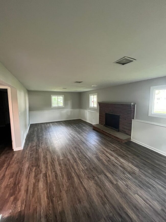 Building Photo - 41 Capri Dr