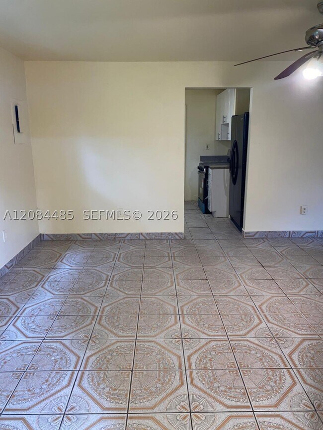 Building Photo - 14805 NE 10th Ct