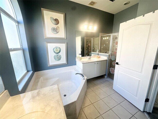 Building Photo - 6104 Santa Margarito Dr