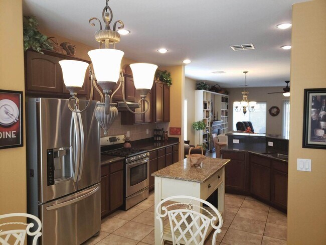 Building Photo - Fully Furnished, Single level Home