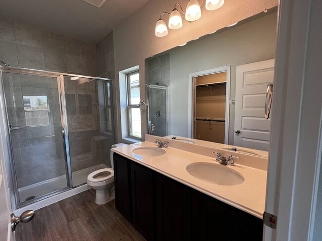 Building Photo - Spacious Single-Story Duplex with Upgraded Kitchen Appliances