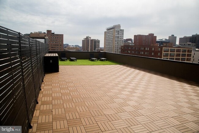 Building Photo - 600 N Howard St