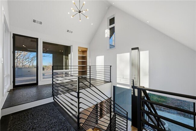 Building Photo - 1033 Reeder Cir NE