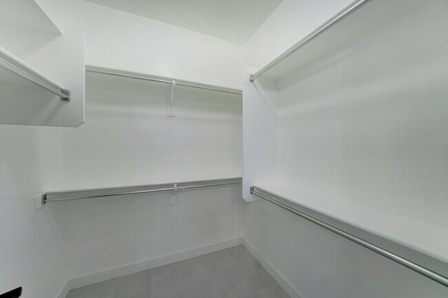 Building Photo - 5550 N 16th St