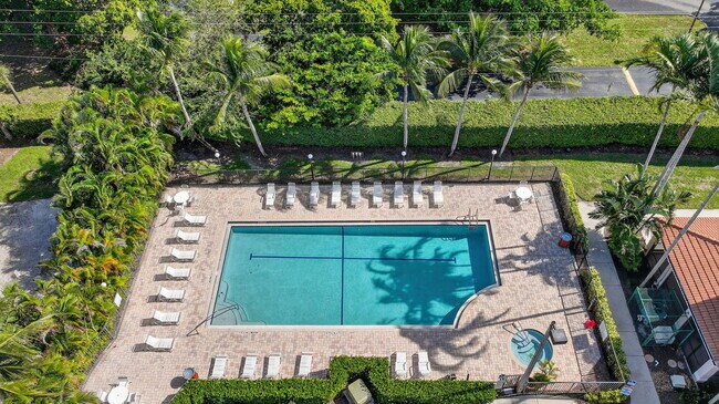 Building Photo - 1301 Belmont Pl