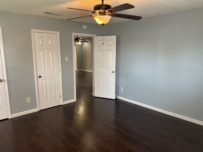 Building Photo - **2 weeks Free Rent***2310 Zinnia Court, K...
