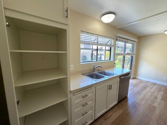 Building Photo - IRVINE 1 BED, 1 BATH CONDO- $2,575 ("THE SPRINGS" COMMUNITY)