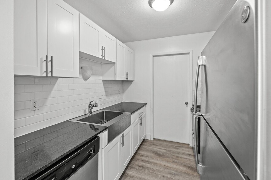 Building Photo - West Oaks