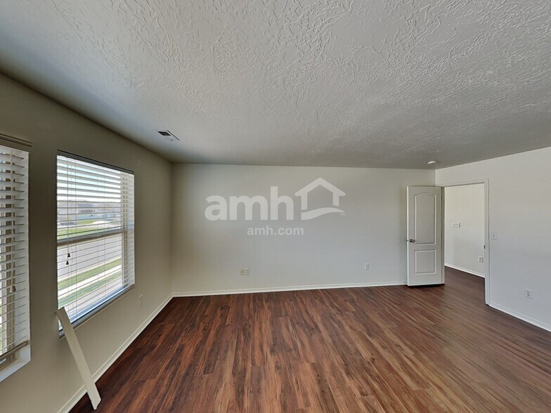 Building Photo - 2464 S 3585 W