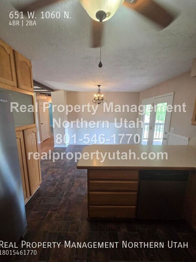 Building Photo - 651 W 1060 N