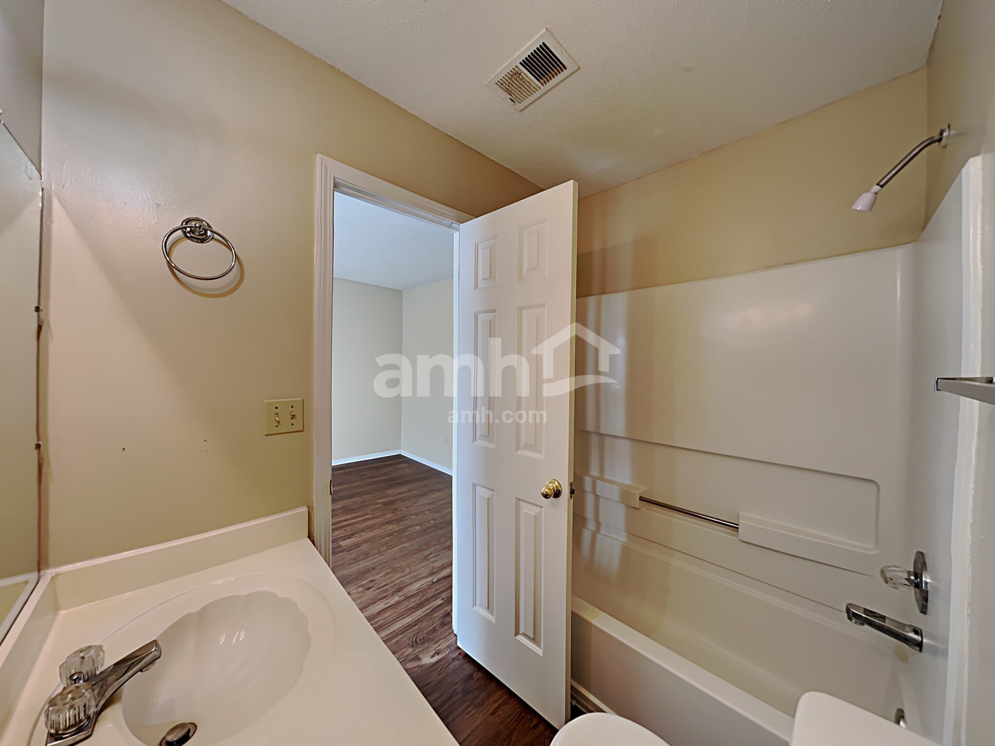 Building Photo - 10452 Kristen Dr S