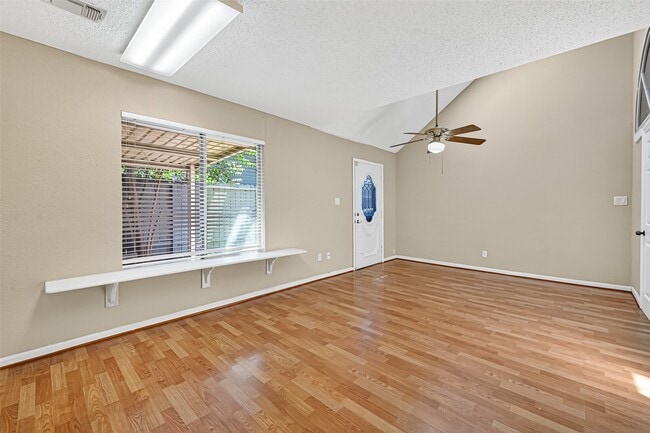 Building Photo - 1535 Beaconshire