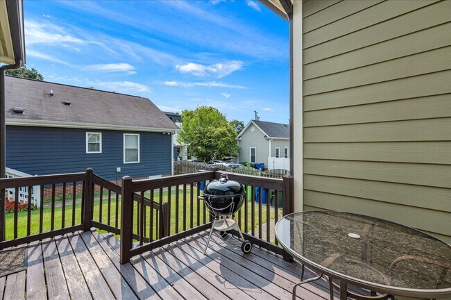 Building Photo - 616 E Davie St