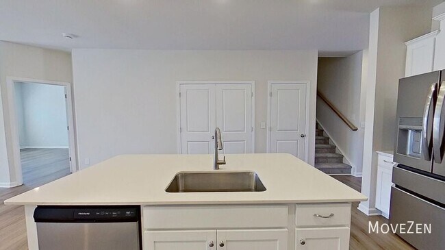 Building Photo - 12 Fernhill Ln