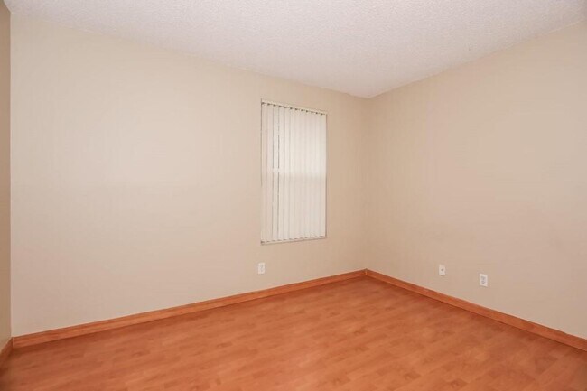 Building Photo - 141 NW 207th Ave