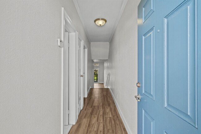 Building Photo - 7820 Seawall Blvd