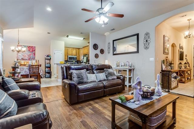 Building Photo - 1120 Whispering Meadows