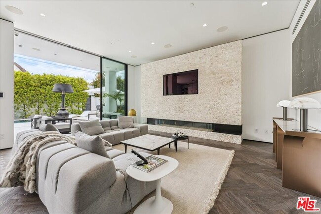 Building Photo - 213 S La Peer Dr