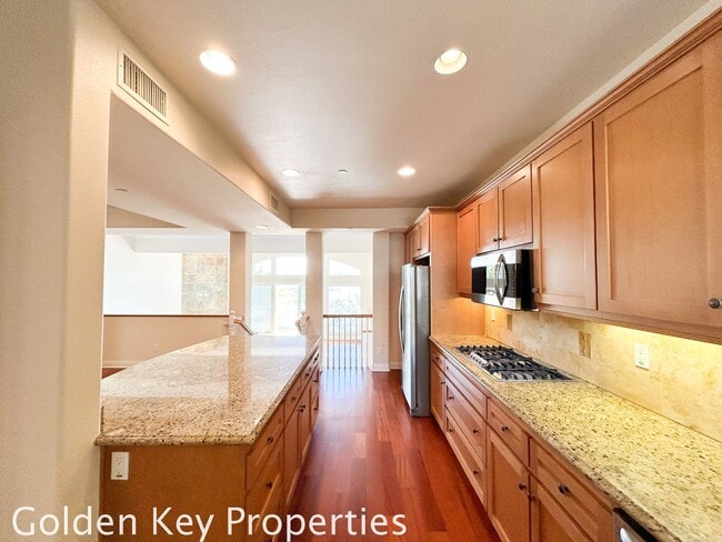 Building Photo - Beautiful Tri-Level Condo in The Bluffs at Carlsbad with Lagoon Views!!
