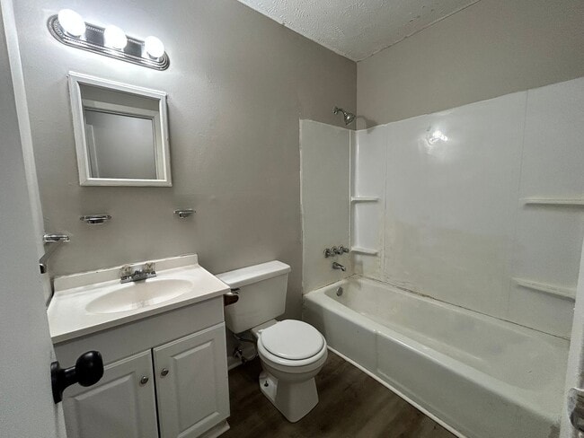 Building Photo - 745 Rustland Dr