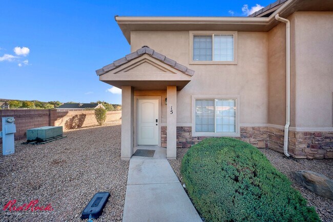 Building Photo - Adorable 3 Bedroom End Unit Townhome!