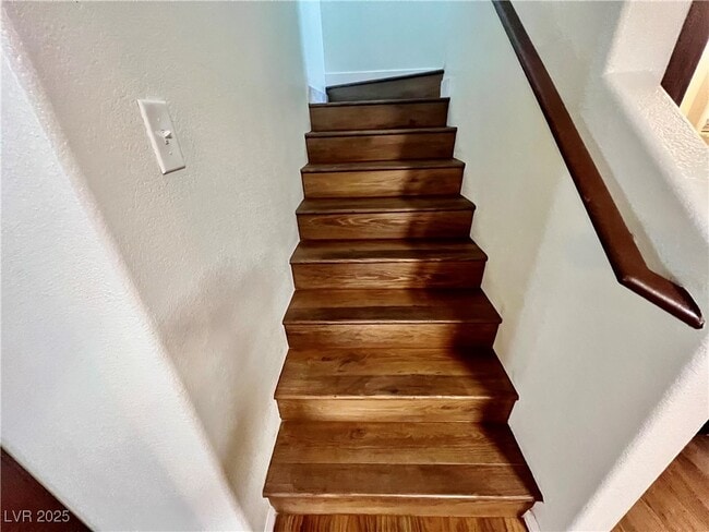 Building Photo - 1324 Sun Village Ave