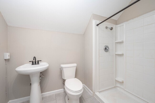 Building Photo - 2245 N Austin Ave