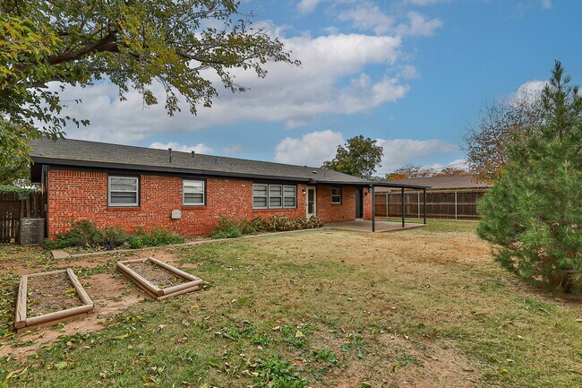Building Photo - Beautiful 3 bedroom 2 bath